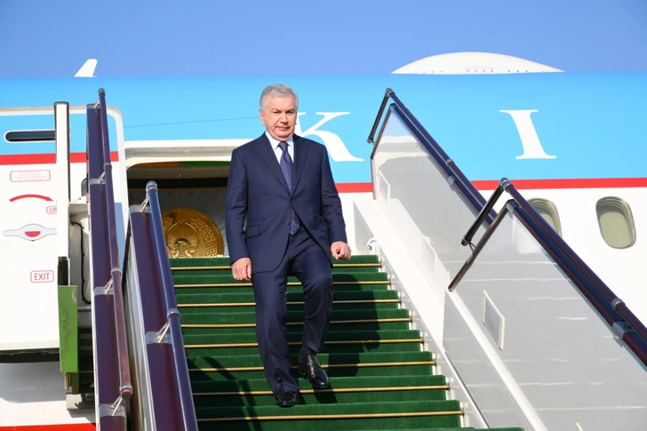 Shavkat Mirziyóyev llega a Azerbaiyán en visita oficial