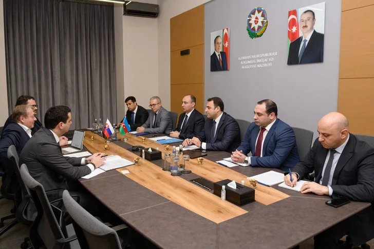 Azerbaiyán y Eslovaquia dialogan sobre cooperación en ciberseguridad